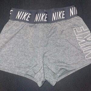 Women’s Nike Training Shorts ( M )